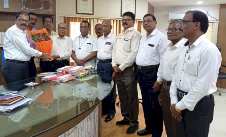 सैनिक पतसंस्थेच्या संचालक मंडळाने घेतली नूतन जिल्हाधिकारी यांची सदिच्छा भेट