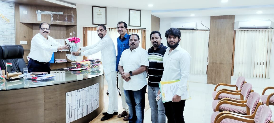 नवनियुक्त जिल्हाधिकारी किशोर तावडे यांची राष्ट्रवादी पदाधिकाऱ्यांनी घेतली सदिच्छा भेट