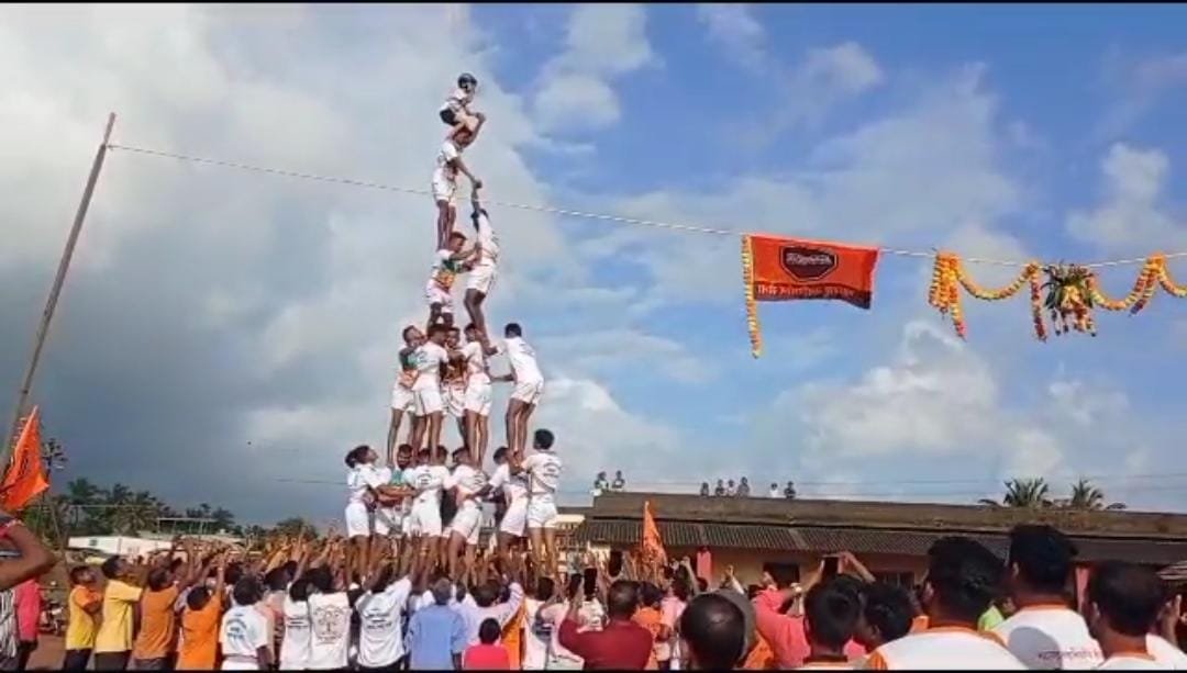 मनसेची पहिली दहीहंडी जल्लोषात संपन्न…हंडी फोडण्याचा मान श्रीराम भटवाडी गोविंदा पथकास….