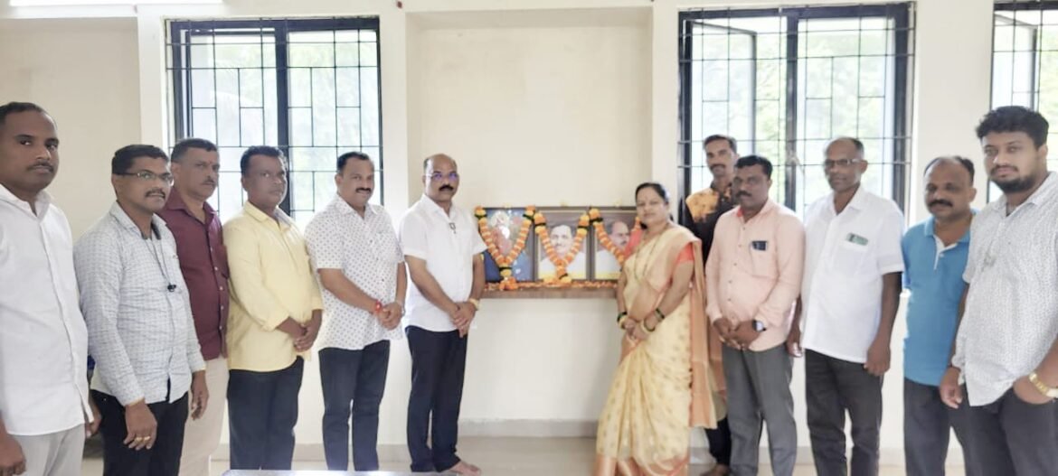 पंडित दिनदयाळ उपाध्याय यांच्या जयंतीनिमित्त जिल्हा कार्यालयात अभिवादन