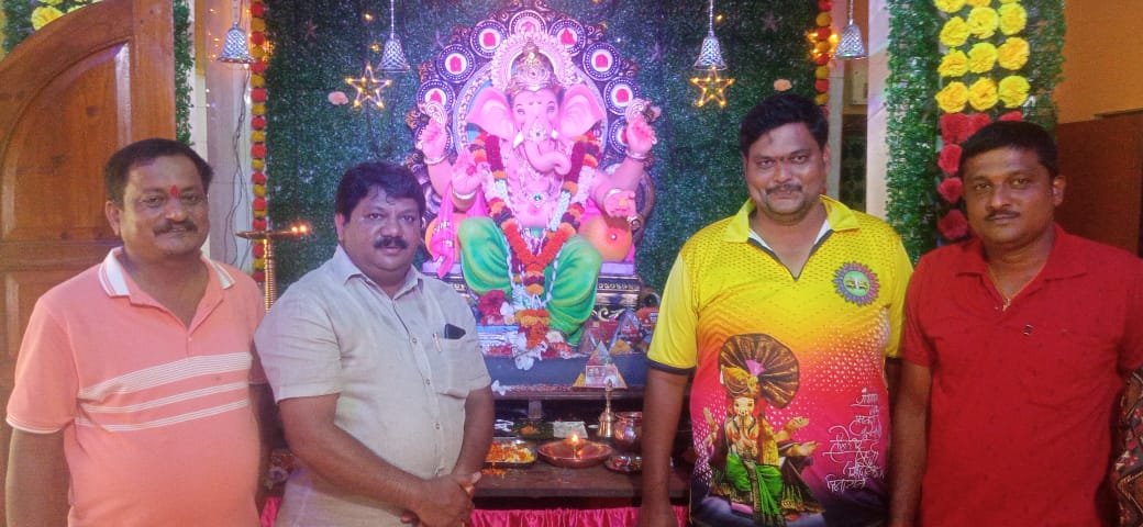 राष्ट्रवादी जिल्हाध्यक्ष तथा मा. नगरसेवक अबिद नाईक यांनी कणकवली शहरात घरोघरी जाऊण गणपतीचे दर्शन घेतले