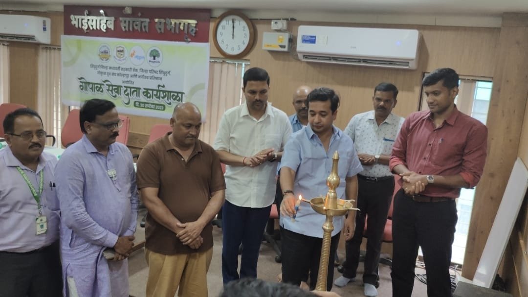 सर्व सामान्यांचे जीवनमान उंचावण्यासाठी व त्यांच्या दरडोई उत्पन्नात वाढ व्हावी यासाठी अनेक उपक्रम जिल्हा बँकेच्या माध्यमातून सुरू करणार :नितेश राणे