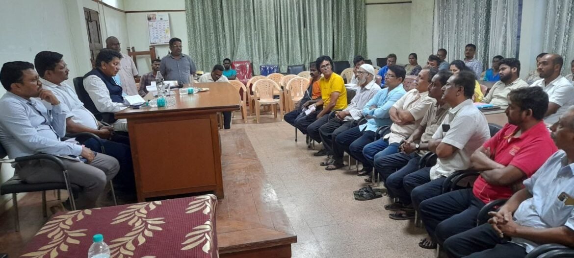 नगरपालिकेने ठरवून दिलेल्या जागेतच मसाले व्यापाऱ्यांनी स्थलांतरित व्हावे यासाठी वेळ काढून नये मंत्री दीपक केसरकर