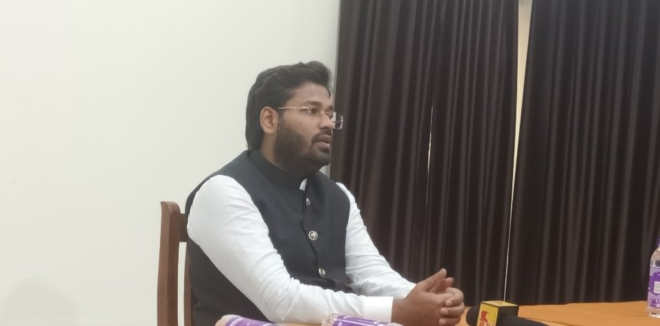 मी राजकारणासाठी किंवा निवडणूक लढवण्यासाठी कार्यक्रम घेत नाही