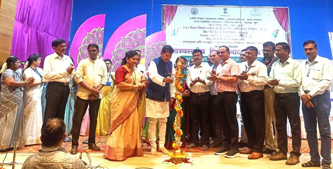मुलांनो विज्ञान व तंत्रज्ञानचे शिक्षण घ्या आणि जगाचे नेतृत्व करा