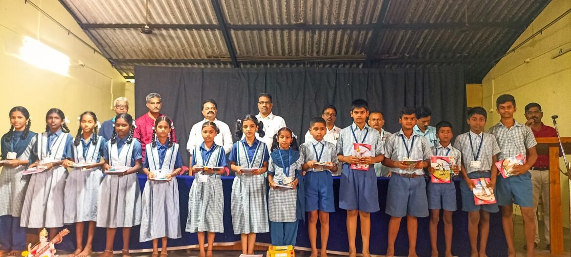 माध्यमिक विद्यामंदिर कनेडी हायस्कूल मध्ये “शैक्षणिक साहित्य वितरण व मार्गदर्शक संस्था ” यांचे विद्यार्थी मार्गदर्शन शिबीर संपन्न