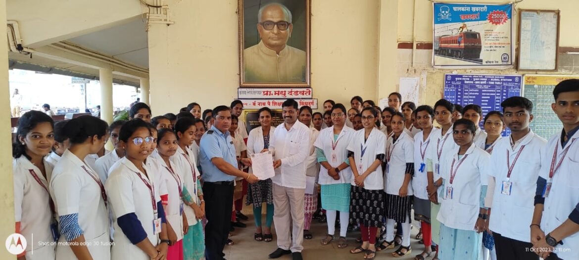 *प्रा.मधु दंडवते जन्मशताब्दी वर्षानिमित्ताने प्रा .मधु दंडवते स्मारक समिती व नागरिकांतर्फे कुडाळ येथे प्रा.मधु दंडवते टनेल ट्रेनिंग सेंटर सुरू व्हावे अशा विविध मागण्यांचे कोकण रेल्वेच्या प्रशासनाला निवेदन*