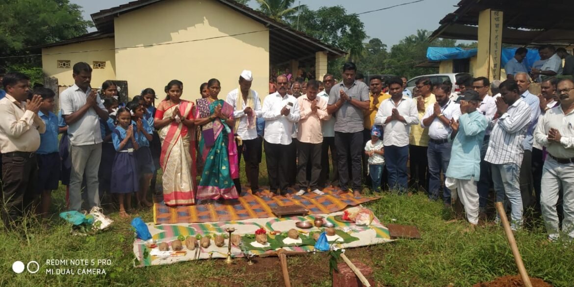 कासार्डे देऊळकर वाडी येथील शाळेच्या नुतन इमारतीचा भूमीपुजन सोहळा धडाक्यात संपन्न.