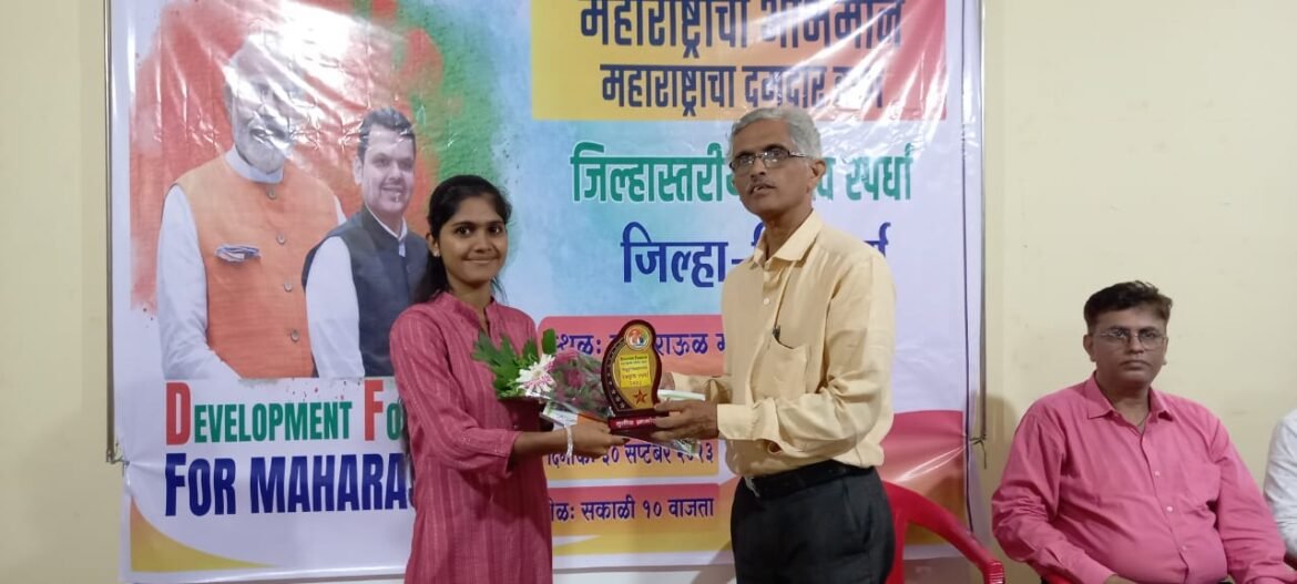 *बॅ.नाथ पै फिजिओथेरपी महाविद्यालयाच्या सानिका जाधव चे जिल्हास्तरीय वक्तृत्व स्पर्धेत यश*