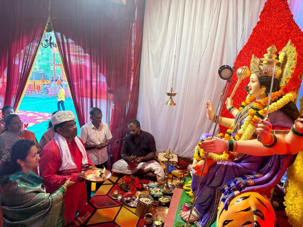 कणकवली तालुका शिवसेनेच्या वतीने दुर्गामातेची प्रतिष्ठापना