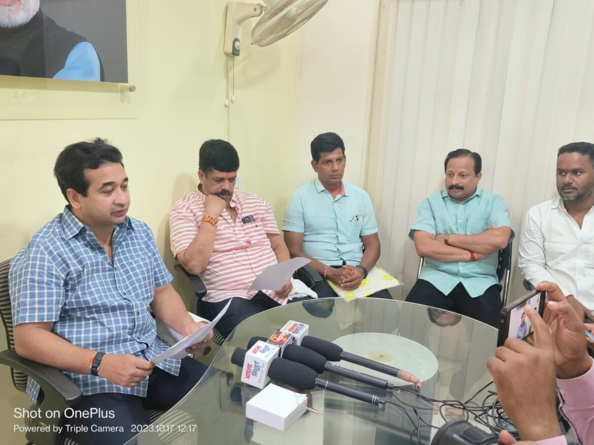 इनोव्हा,फॉर्च्यूनर गाडीचे नवीन मॉडेल आलेय,त्यासाठी रस्त्यांचा मुद्दा घेवून आंदोलने