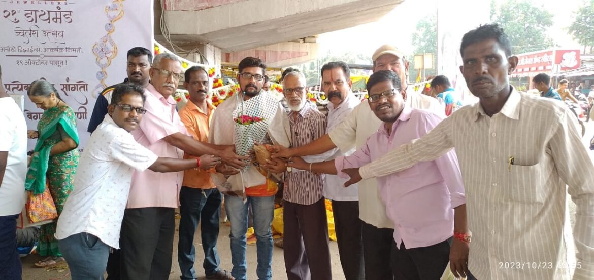 सामाजिक कार्यकर्ते राजेंद्र पेडणेकर मित्र मंडळ आणि आम्ही कणकवलीकर यांच्या वतीने देवदूतांचा सत्कार करण्यात आला