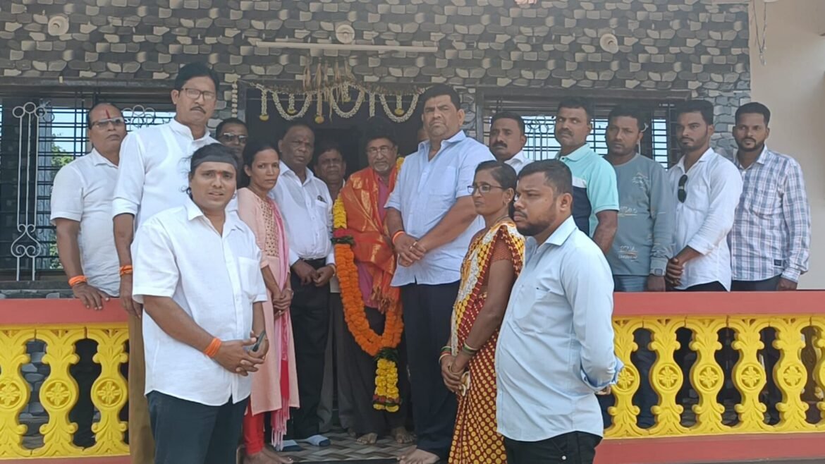 ज्येष्ठ दशावतारी कलाकार यशवंत तेंडोलकर यांना राज्य सांस्कृतिक पुरस्कार जाहीर झाल्याबद्दल आ. वैभव नाईक यांनी केला सत्कार