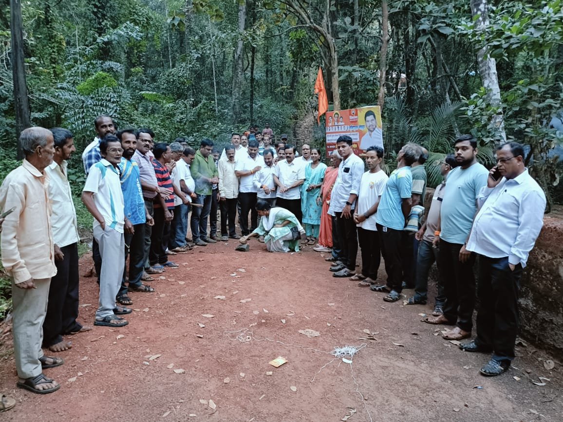 कवठी गावातील विरोधी पक्षाच्या महिला सरपंचांना आ. वैभव नाईक यांनी दिला सन्मान