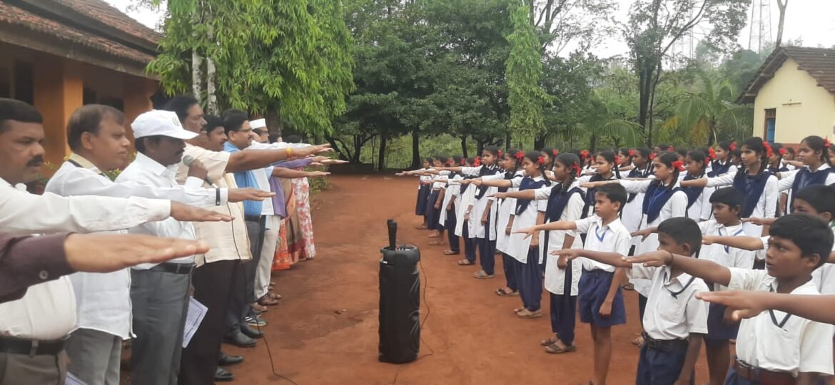 नांदगाव हायस्कूल मध्ये स्वच्छतेचा निश्चय