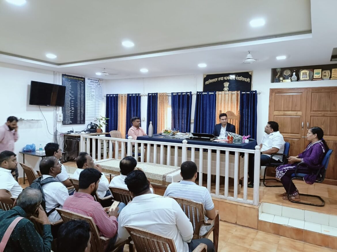 मराठा आरक्षणाच्या सर्वेक्षणाचा आ. वैभव नाईक यांनी घेतला आढावा