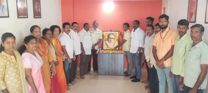 शिवसेनेच्या वतीने मालवण येथील शिवसेना शाखेत बाळासाहेबांची जयंती साजरी