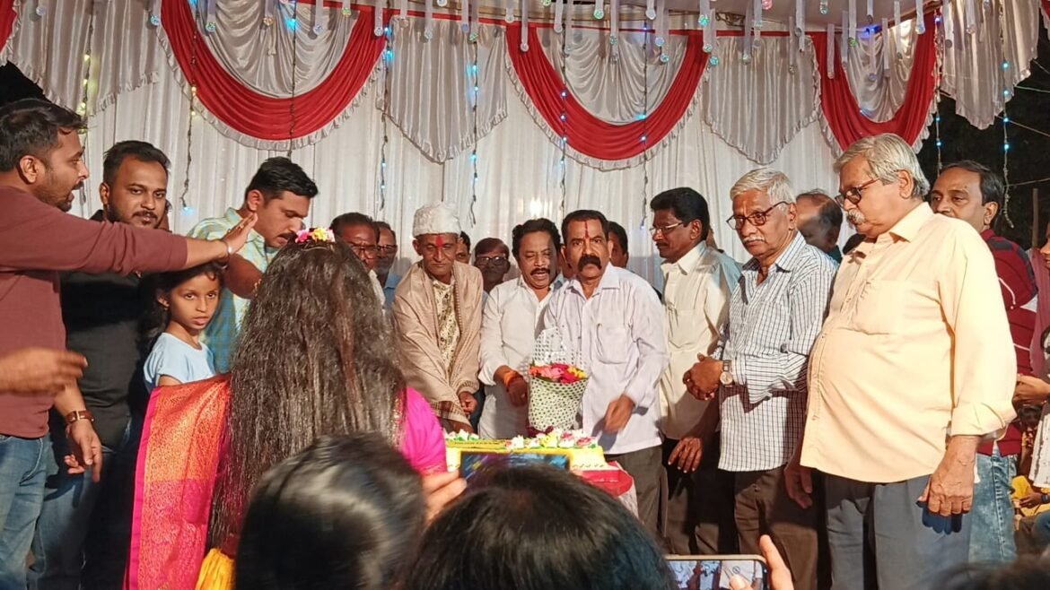 वाढदिवस समाजसेवे चा वसा घेतलेल्या थोर व्यक्तीमत्वाचा