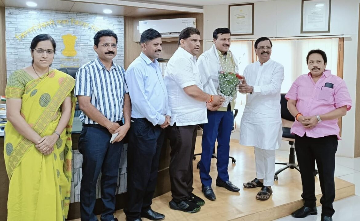 आयुष्मान भारत मिशनचे प्रमुख डॉ. ओमप्रकाश शेटे यांचा खा. विनायक राऊत व आ. वैभव नाईक यांनी केला सत्कार