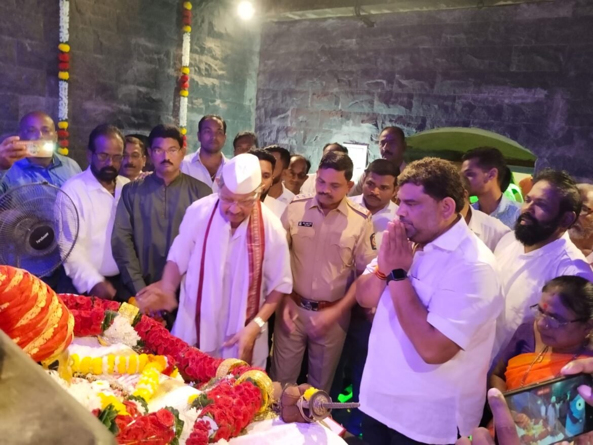 किल्ले सिंधुदुर्गवर आमदार वैभव नाईक यांच्या प्रमुख उपस्थितीत शिवजयंती सोहळा उत्साहात साजरा