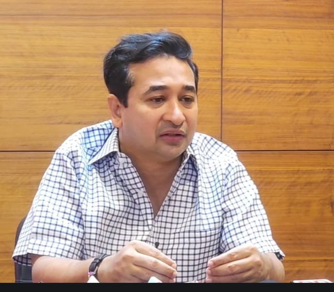 ठाकरे मुख्यमंत्री असताना पदे दिली तेव्हा डाके साहेब,चंदू मास्त यांची कुटुंब आठवले नाही, चतुर्वेदी आठवली