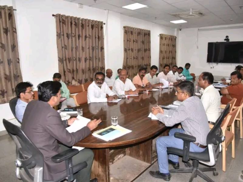 आदर्श आचारसंहितेच्या नियमांचे काटेकोरपणे पालन करा, राजकीय पक्षांच्या बैठकीत जिल्हाधिकारी, अमोल येडगे यांचे आवाहन