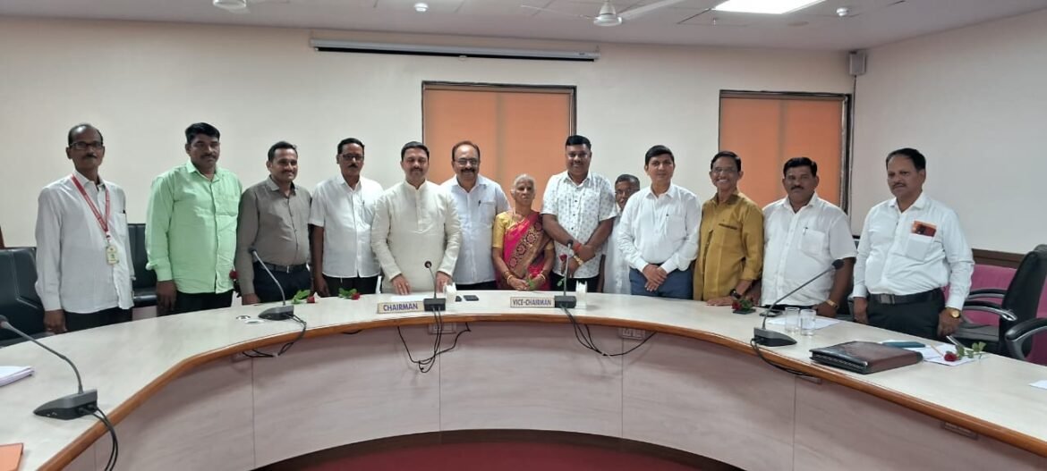 सिंधुदुर्ग जिल्हा देखरेखच्या पदसिद्ध अध्यक्षपदी सिंधुदुर्ग जिल्हा बँकेचे अध्यक्ष मनीष दळवी यांची बिनविरोध निवड