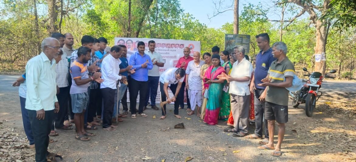 देवगड निपाणी मार्ग ते वाघेरी गावातील वाघेरी जोडरस्ता डांबरीकरण, नूतनीकरणाचे उद्घाटन शिवसेना युवासेना जिल्हाप्रमुख सुशांत नाईक यांच्या शुभहस्ते संपन्न