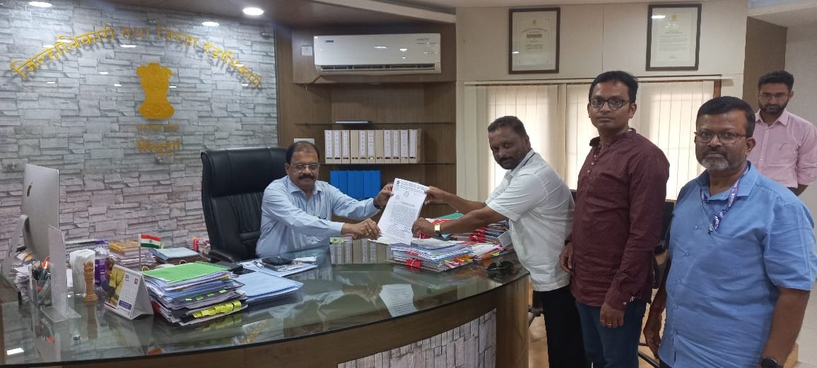 नवोदय विद्यालयातील विद्यार्थ्यांना अन्नातून झालेल्या विषबाधा होण्यास कारणीभुत ठरणाऱ्या विद्यालयाच्या प्राचार्यांना तातडीने निलंबित करण्यात यावे