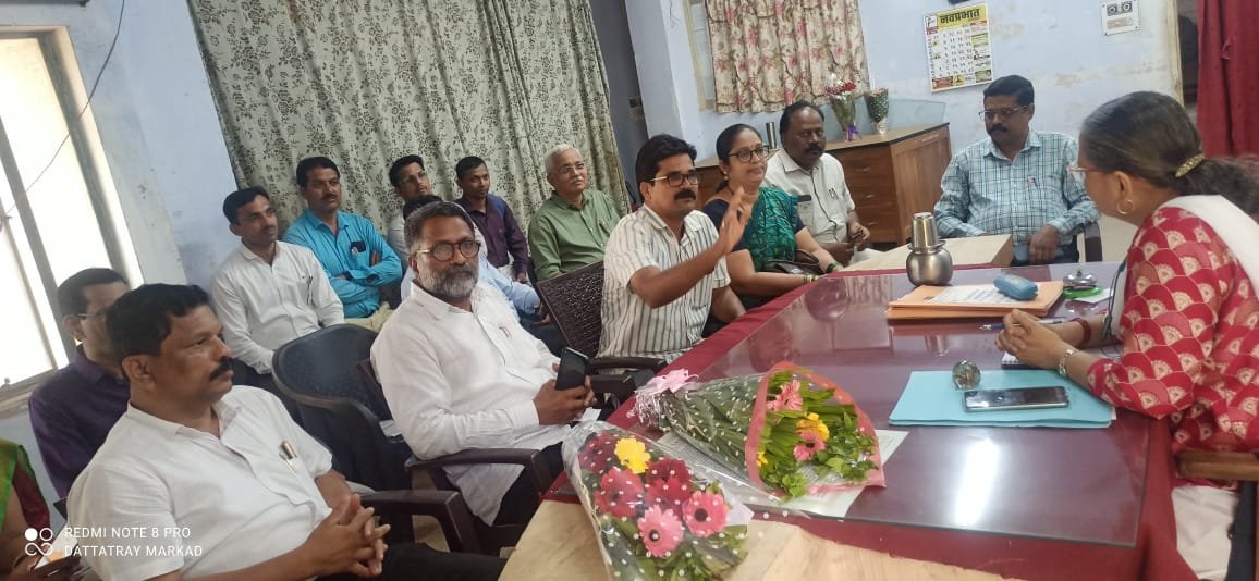 शिक्षक भारतीची माध्यमिक शिक्षणाधिकारी यांच्यासोबत अनेक प्रलंबित कामाबाबत सकारात्मक चर्चा