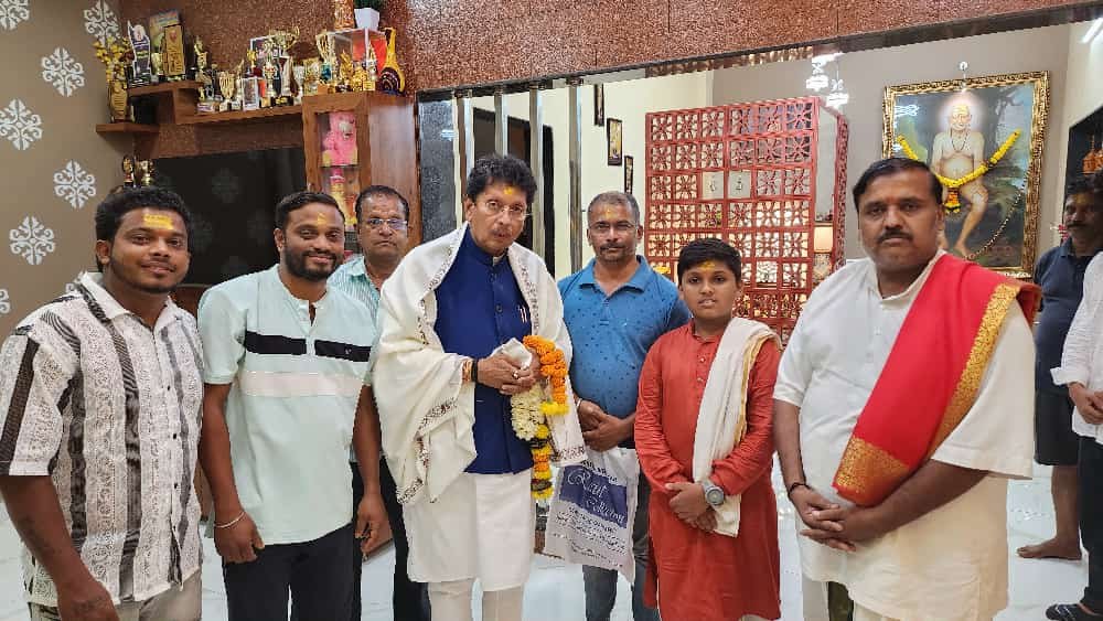 मंत्री दीपक केसरकरांनी घेतले स्वामी पादुकांचे दर्शन..