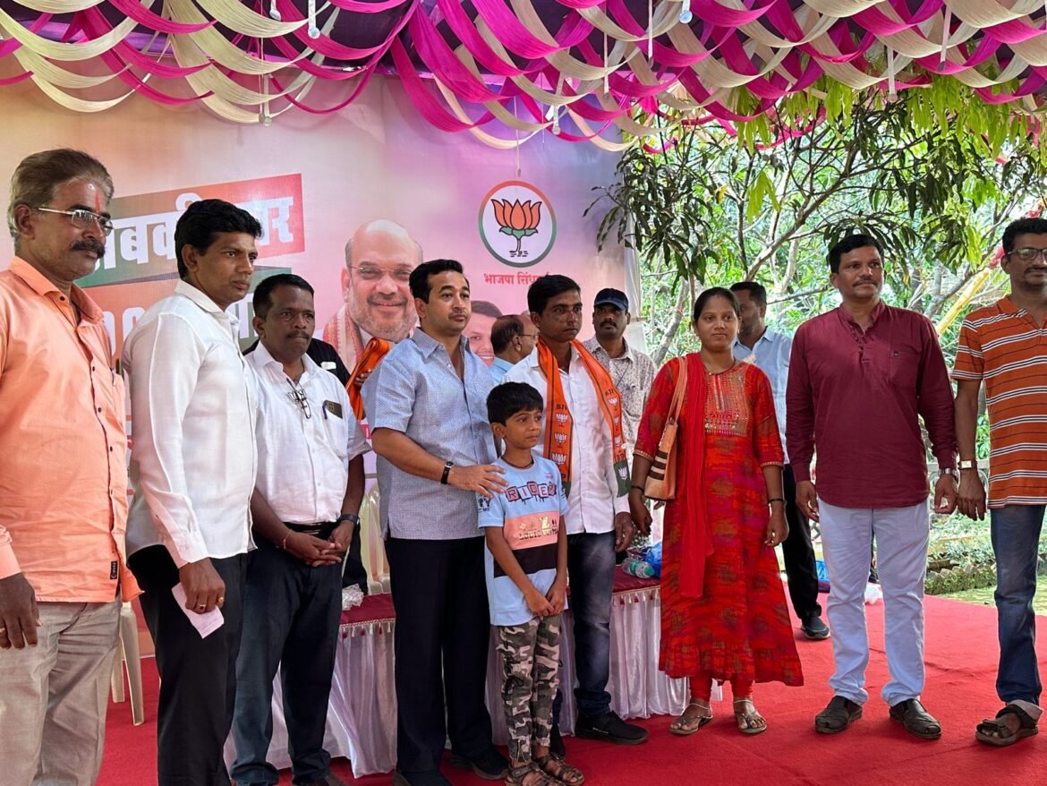 उबाठा चे असलदे सरपंच चंद्रकांत डामरे,उपसरपंच सचिन परब यांचा भाजपत प्रवेश