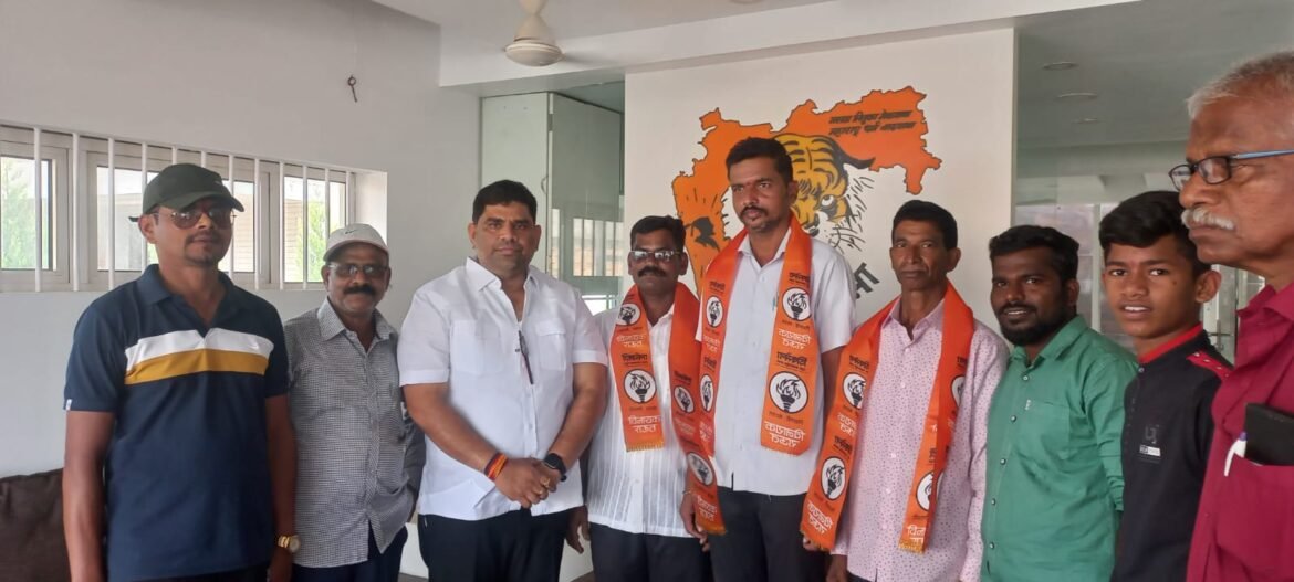भाजपच्या फसव्या आश्वासनाला कंटाळून श्रावण येथील कार्यकर्ते स्वगृही परत