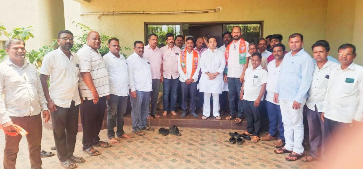 उबाठा चे बीडवाडी माजी विभाग प्रमुख दिलीप उर्फ दादा भोगले यांचा भाजप मध्ये प्रवेश
