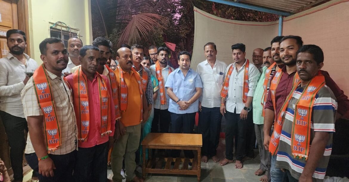 वैभववाडी तालुक्यातील लोरे नं.2 गावातील उ.बा.ठा चे अनेक कार्यकर्त्यांचा जय महाराष्ट्र करून भाजप पक्षामध्ये प्रवेश