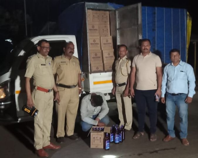 बेकायदा दारू वाहतूक प्रकरणी कोलगावचे दोघे संशयित ताब्यात