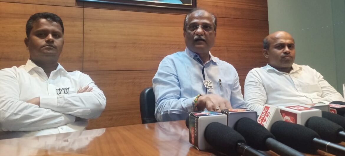 उद्धव ठाकरेंना प्रशासनातलं काहीही कळत नाही ; प्रमोद जठार