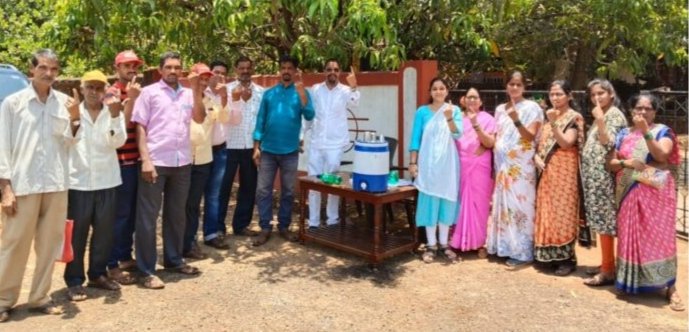 राष्ट्रवादी तालुकाध्यक्ष अनंत पिळणकर यांनी ग्रामस्थांसह केले मतदान