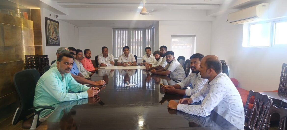 *युवासेनाप्रमुख आदित्य ठाकरे यांच्या वाढदिवसानिमित्त कणकवली मतदारसंघात ज्येष्ठ नागरिक, ज्येष्ठ शिवसैनिकांचा “सन्मान पंधरावडा”*
