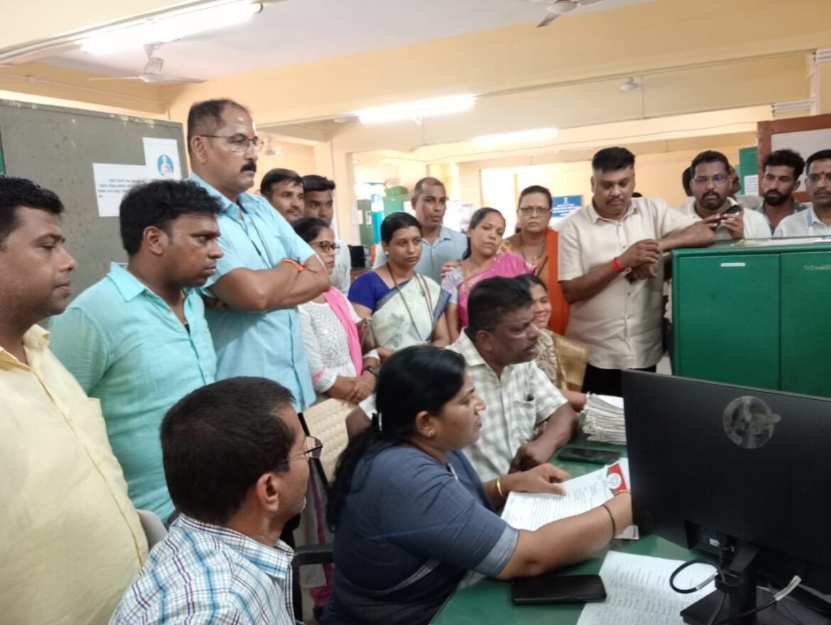 भाजपा महिला मोर्चा जिल्हाध्यक्ष श्वेता कोरगावकर यांनी घेतली नायब तहसीलदार यांची भेट