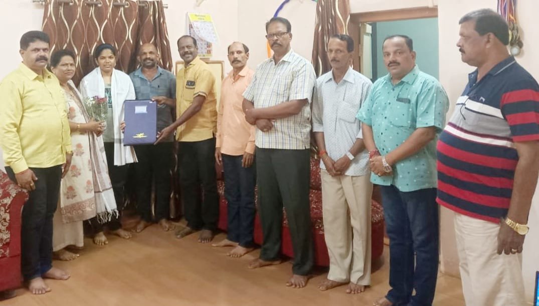 दहावीत ९६ टक्के गुण मिळवून वेंगुर्ले तालुक्यात चौथी आलेली विद्यार्थीनी कु. स्नेहा राजन नार्वेकर हिचा भाजपा वेंगुर्ले च्या वतीने सत्कार*