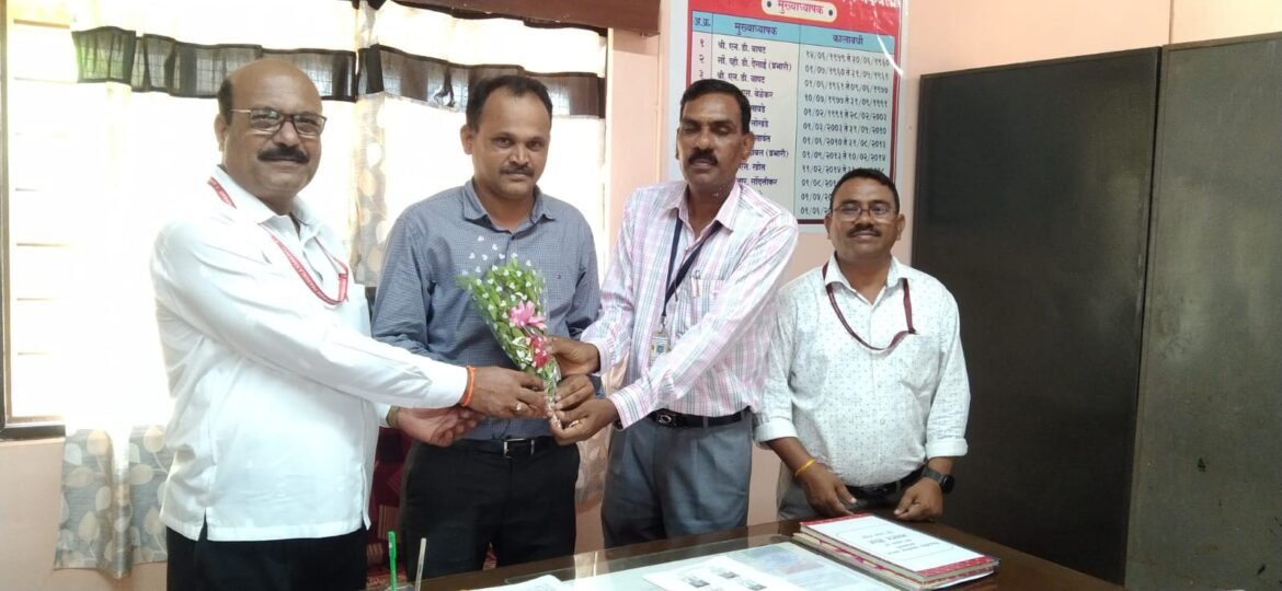 विद्यामंदिर माध्यमिक प्रशालेच्या शैक्षणिक विकासासाठी प्रा . विजय सावंत सरांचा मदतीचा हात