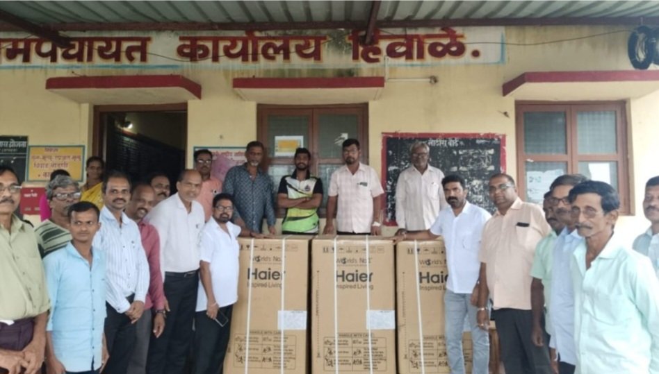 हिवाळे गावातील नुकसानग्रस्तांना भाजपा नेते निलेश राणे यांनी दिला मदतीचा हात*