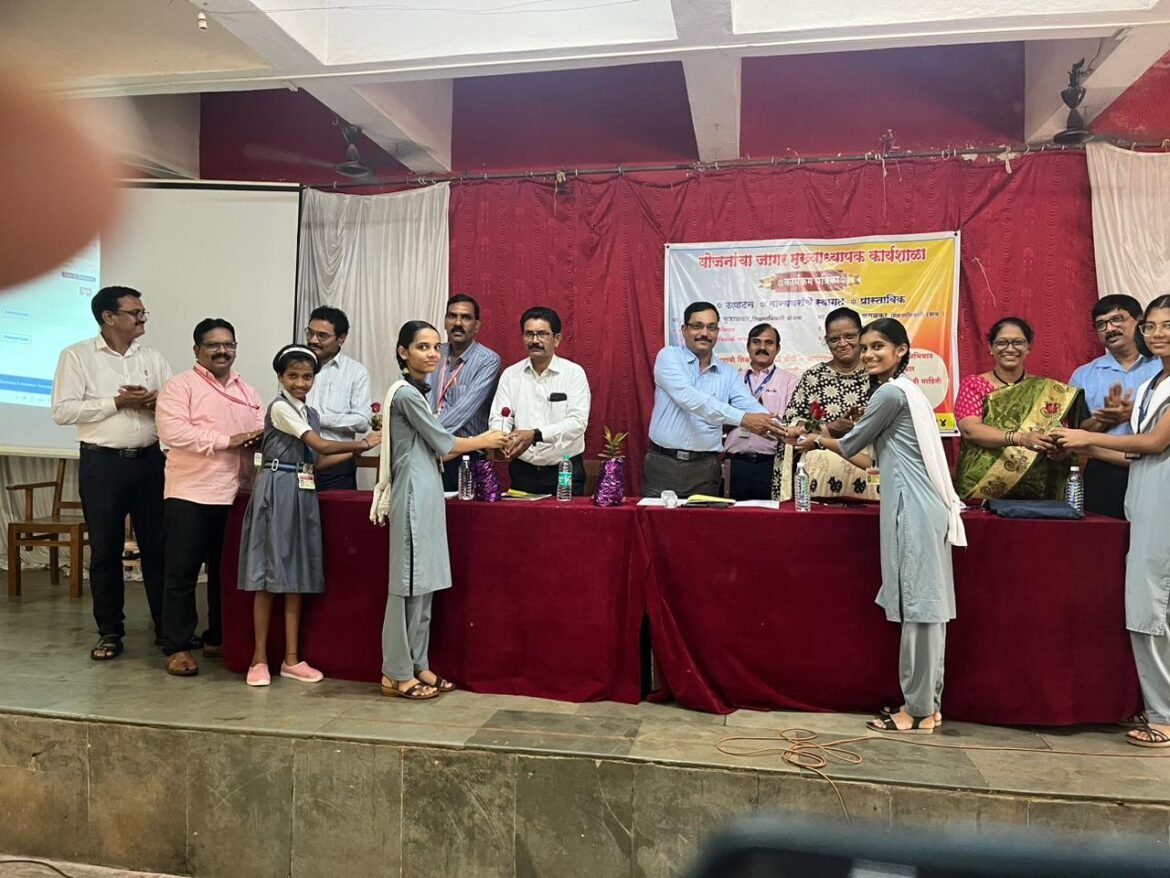 विद्यामंदिर माध्यमिक प्रशालेतील शिष्यवृत्ती धारक गुणवंत विद्यार्थांचा सत्कार