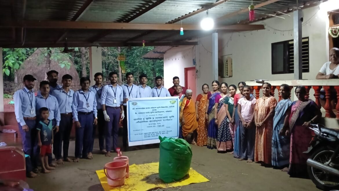 *कै. राजाराम मराठे कृषी महाविद्यालय फोंडाघाट येथील कृषीदूत यांनी ग्रामीण कृषी जागरुकता व कृषी औदयोगिक कार्यानुभव याचे मार्गदर्शन केले*