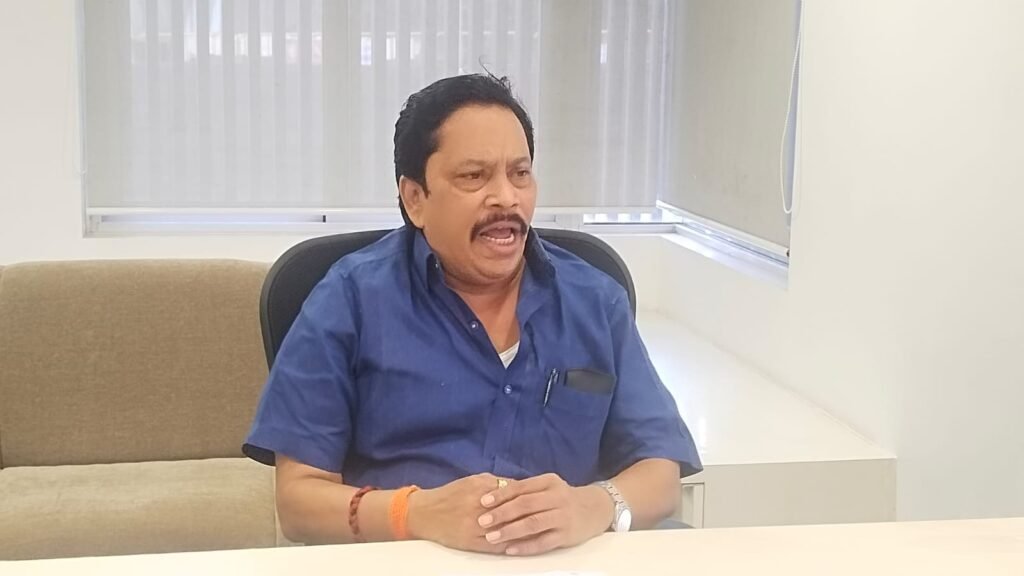 *”सार्वजनिक बांधकाम विभाग कार्यकारी अभियंता सर्वगोड आणि जबाबदार सर्व अधिकाऱ्यांवर त्वरीत कारवाई करा” : संदेश पारकर यांची मागणी*