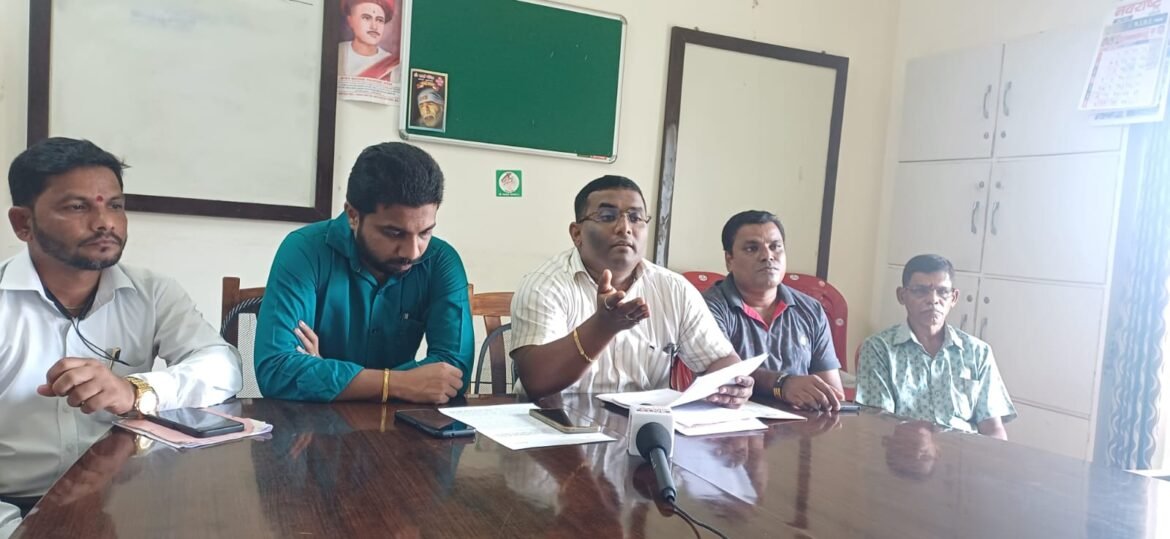 बांधकाम कामगारांच्या प्रमाणपत्रास नकार देणाऱ्या मुजोर ग्रामसेवकांवर कारवाई करा; अन्यथा 15 ऑगस्ट रोजी निषेध आंदोलन