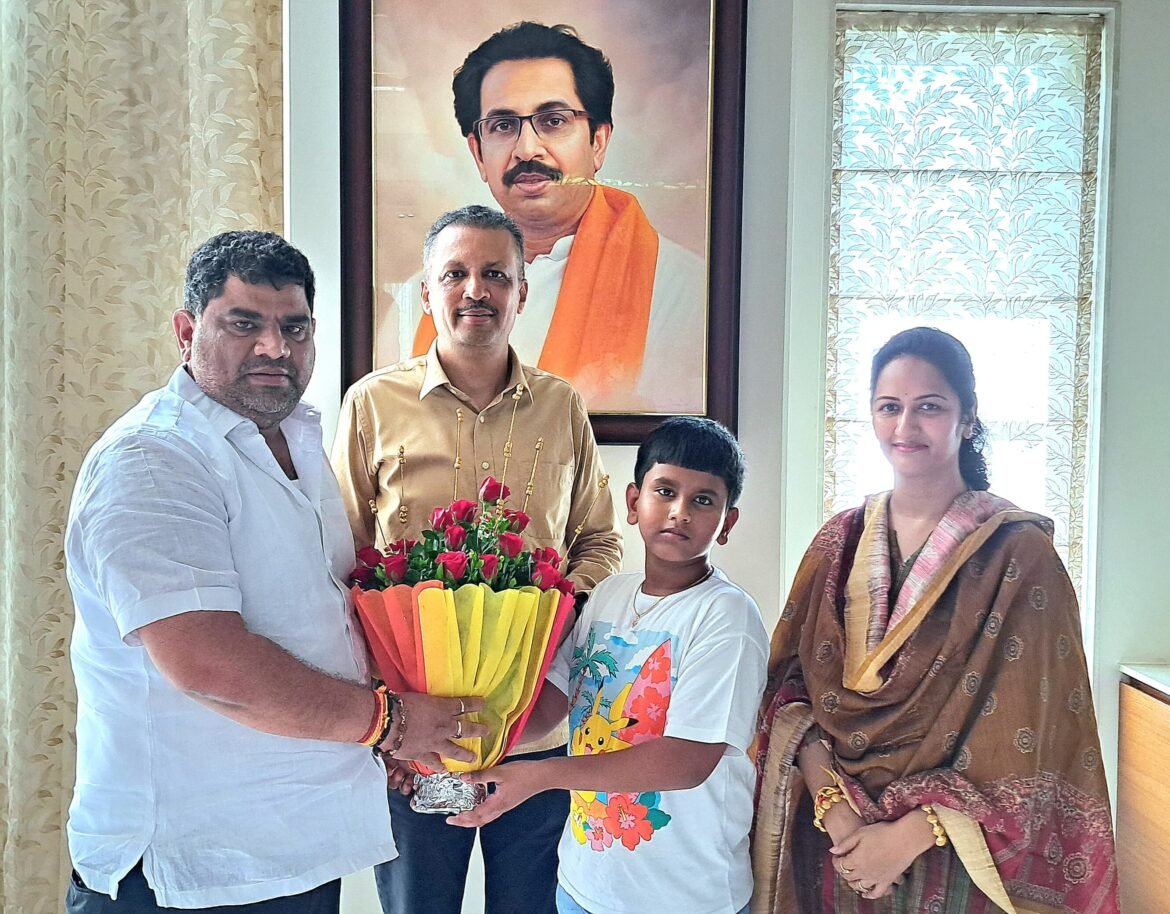 आमदार वैभव नाईक यांच्या निवासस्थानी शिवसेना सचिव आमदार मिलिंद नार्वेकर यांचे झाले स्वागत