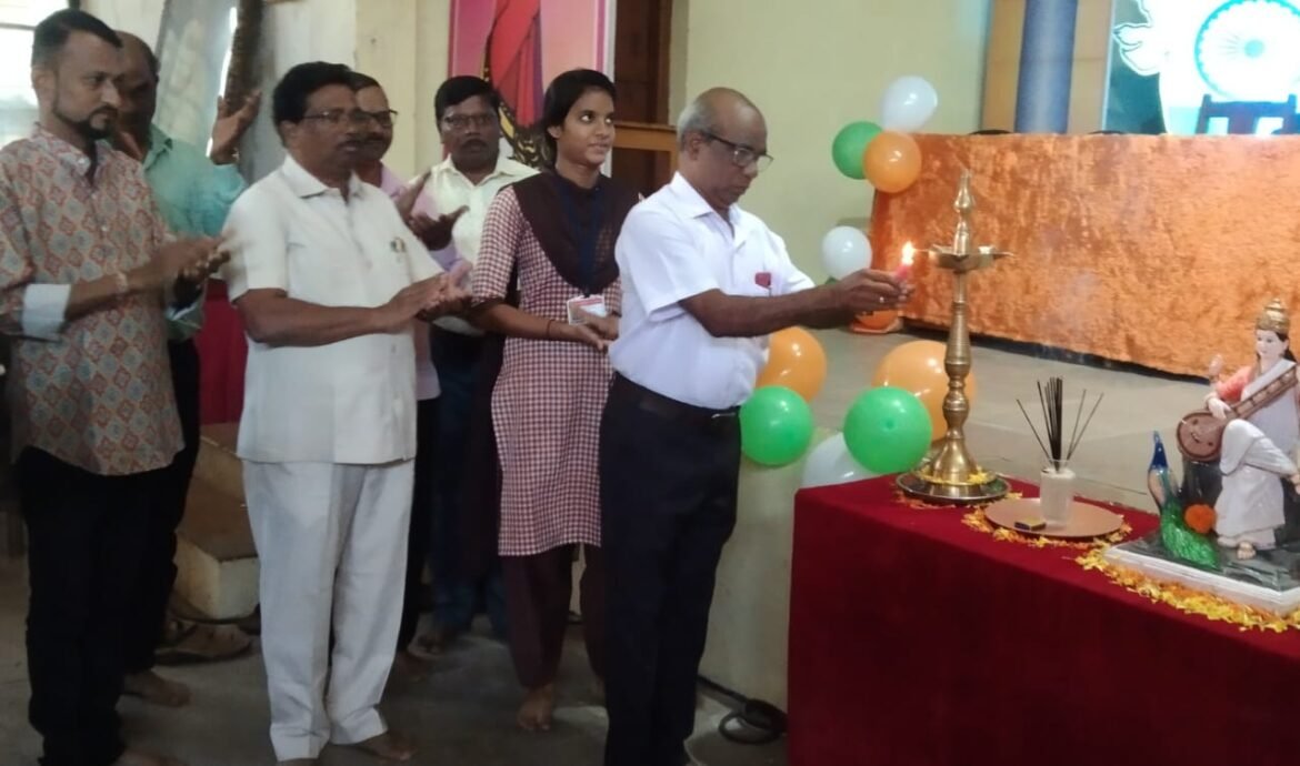 माध्यमिक विद्यामंदिर कनेडी हायस्कूलमध्ये तालुकास्तरीय देशभक्तीपर समूहगीत गायन स्पर्धा संपन्न