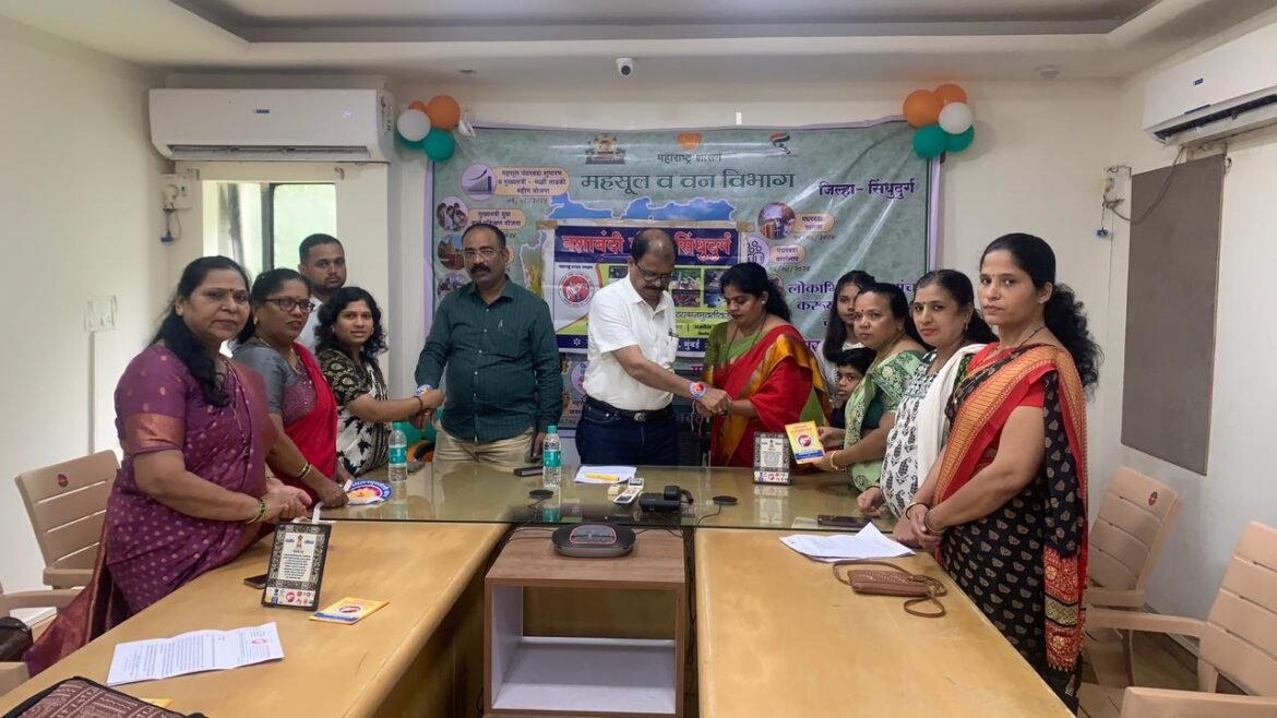 सिंधुदुर्ग जिल्ह्यात व्यसनमुक्तीला पोषक व्यवस्था राबविण्यासाठी खास नियोजन करावे